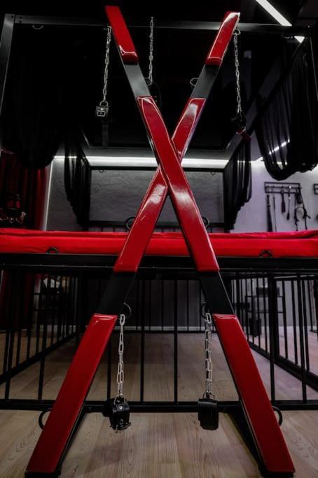 Bdsm Apartman V Bratislave -Adults Only براتسيلافا المظهر الخارجي الصورة
